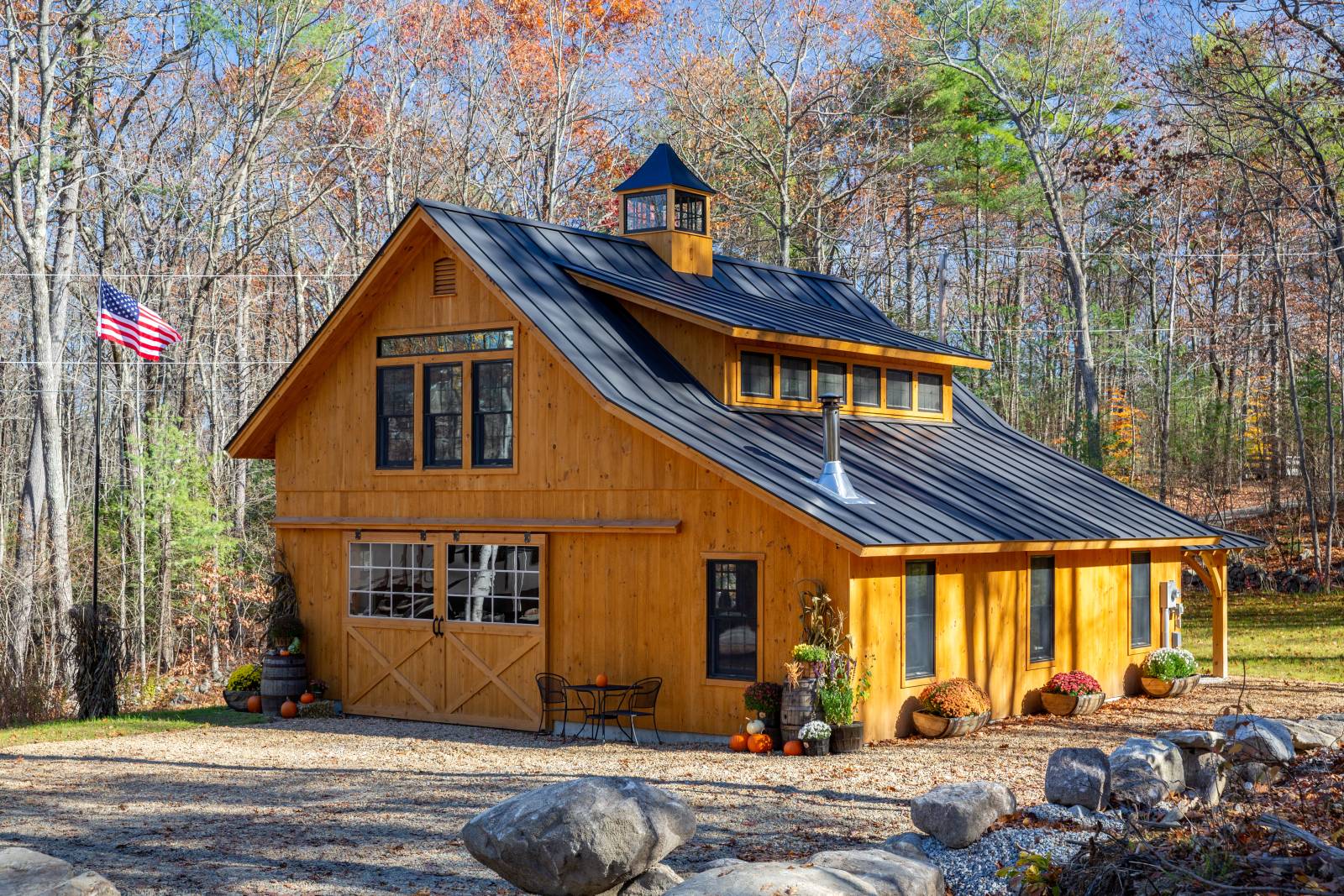 Double Hung, Awning, & Transom Windows on 32' x 32' Lenox Carriage Barn