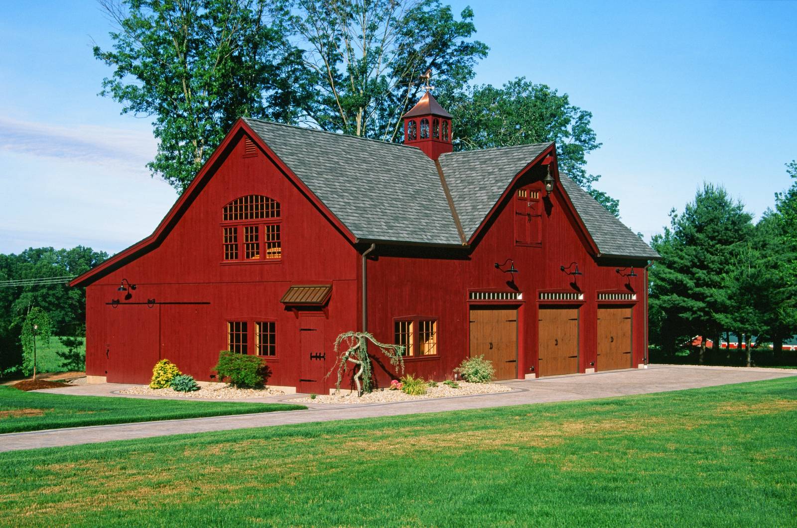 Cow Catcher Peak with Cantilever Ridge Beam on 38' x 56' Lenox Carriage Barn