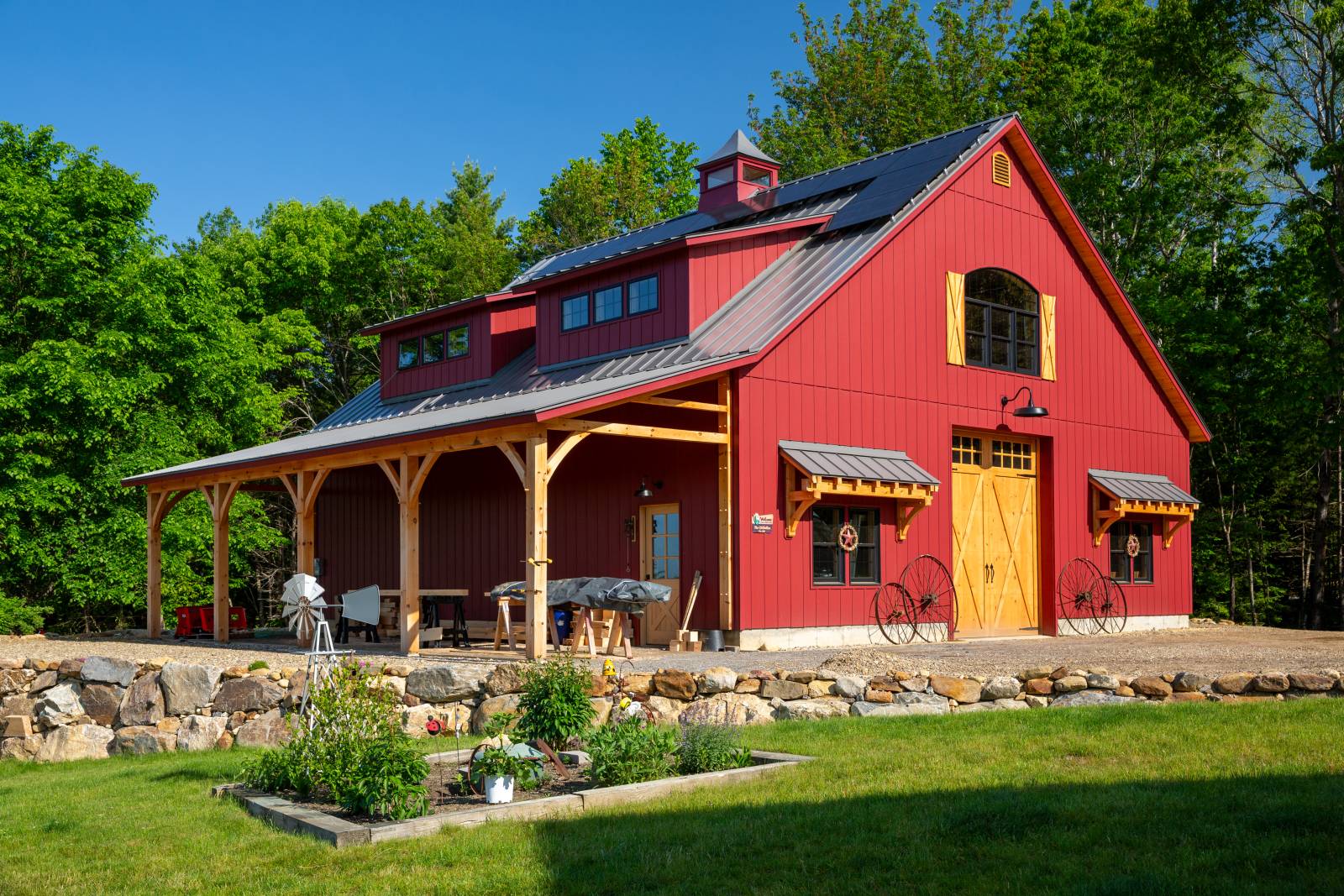 Double Hung, Awning, & Bow Top Windows on 42' x 42' Belmont Saratoga Barn