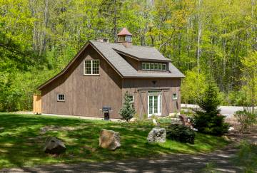 32' x 32' Lenox Carriage Barn Shown with Options
