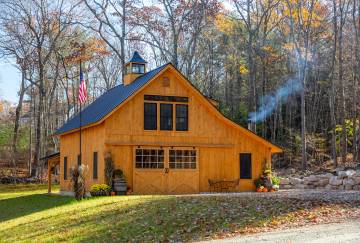 32' x 32' Lenox Carriage Barn Shown with Options