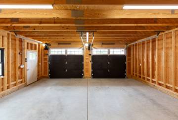 24' x 24' Newport Garage Shown with Options