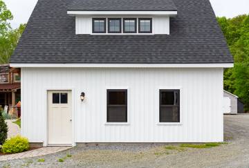 24' x 24' Newport Garage Shown with Options