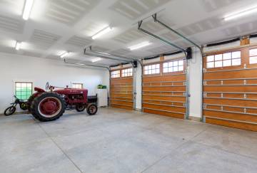 30' x 50' Newport Garage Shown with Options