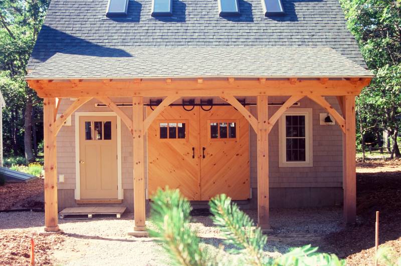 Timber frame open overhang