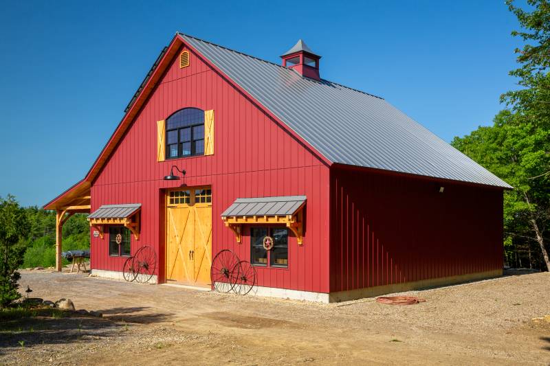 Standing Seam Metal Roof by Others• Post & Beam Barn Kit