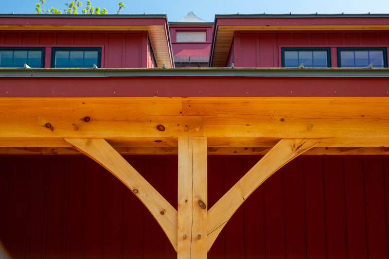 Authentic Mortise & Tenon Post & Beam Construction with Hardwood Oak Pegs