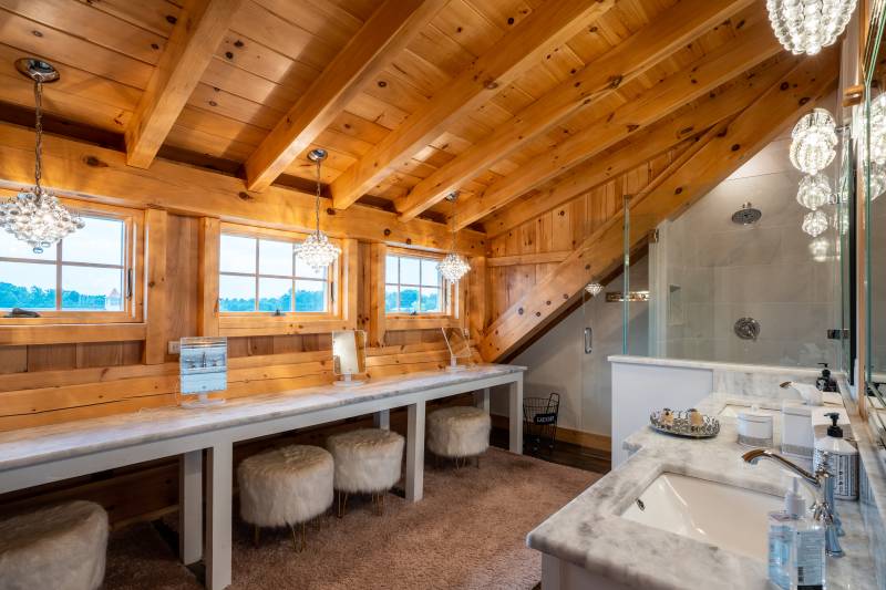 A transom dormer is the ideal place for the bride & bridesmaids to get ready
