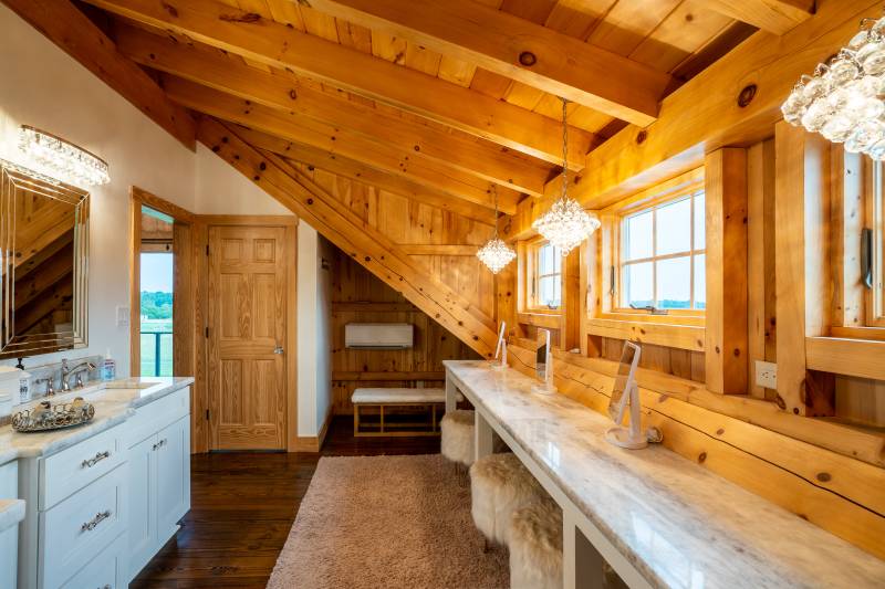 The bridal suite bathroom in the post & beam barn