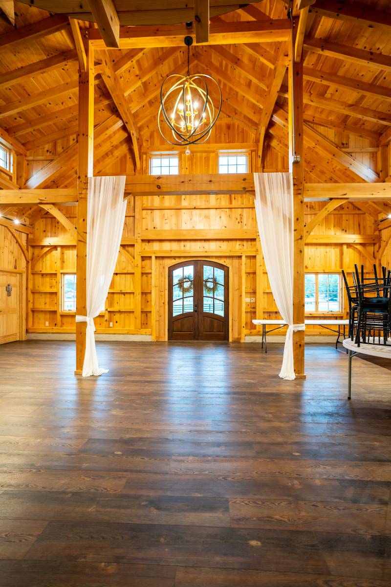 The center aisle design of the Saratoga lends itself to grand entrances