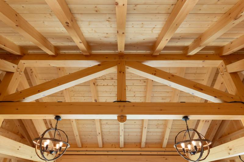 Clear span parallel chord timber truss roof design