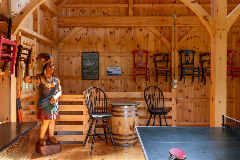 Decor in the barn • Stairs lead to the barn’s lower level