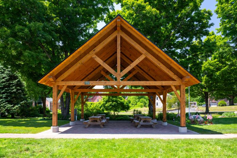 King post truss design with straight bottom chord, common rafters, and steep braces