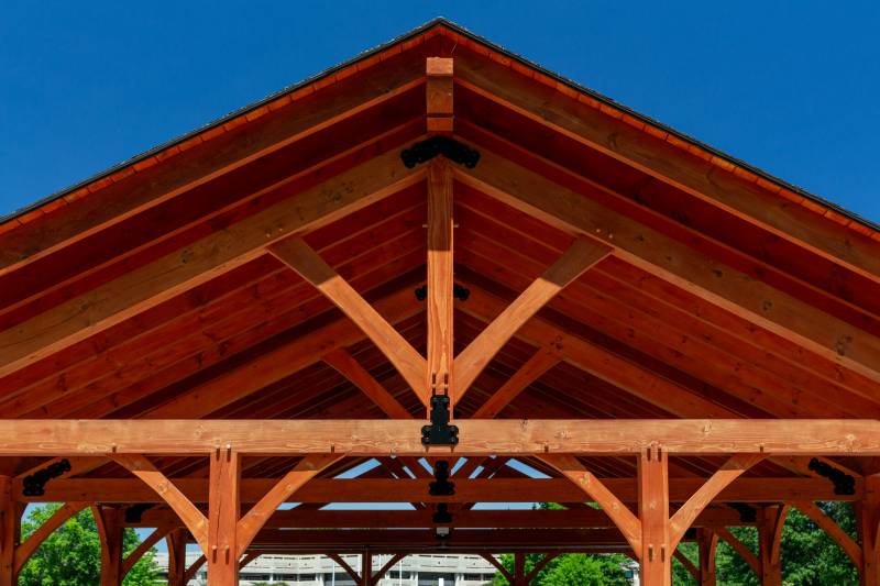 King post trusses with black powder coated steel reinforcing plates