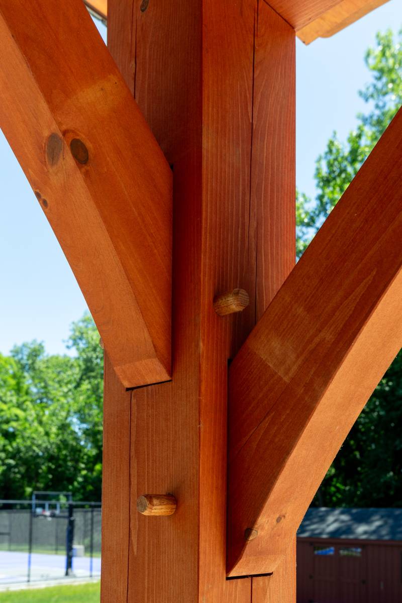 Authentic mortise & tenon joinery with hardwood oak pegs