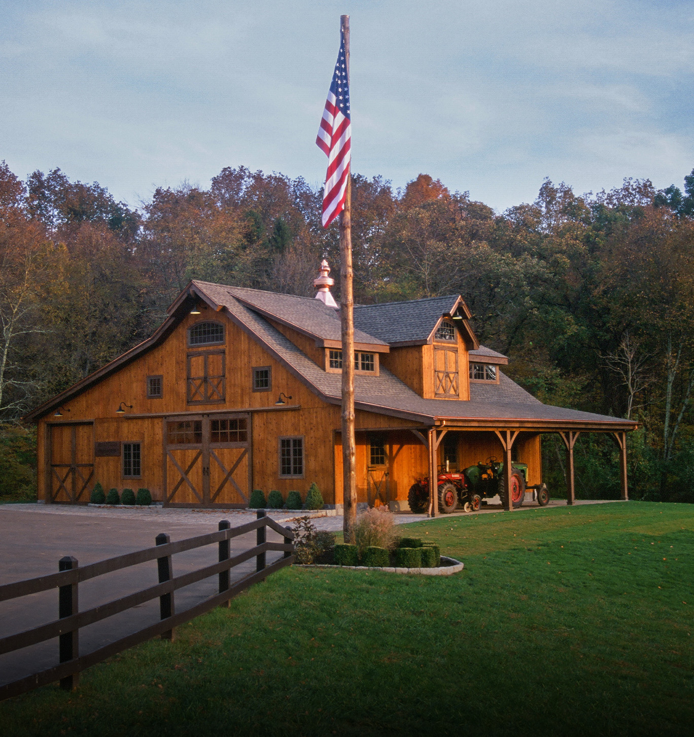 39' x 45' Lexington Saratoga Barn Drive Button